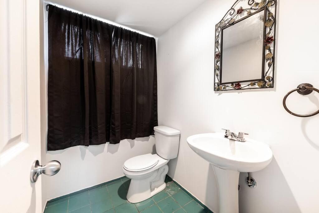 Spacious 4Br House Close To Dt Apartment Brossard Exterior photo