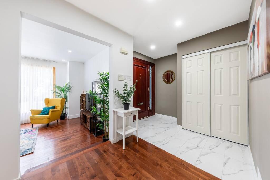 Spacious 4Br House Close To Dt Apartment Brossard Exterior photo